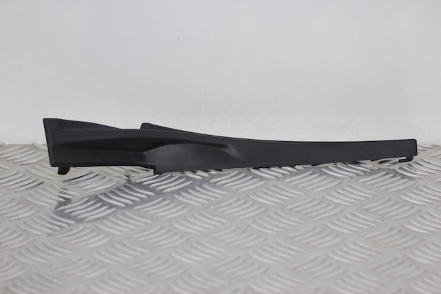 Nissan Micra Windscreen Moulding R 