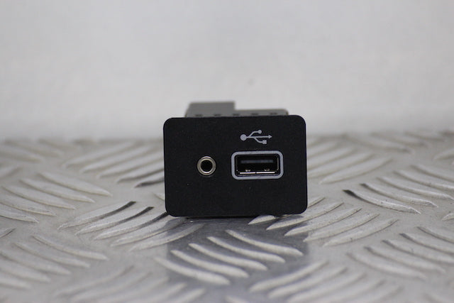 Nissan Micra USB Socket Connector No1 (2022)