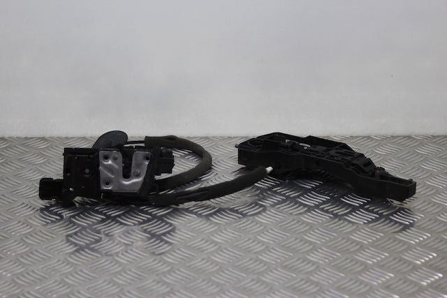 Renault Clio Door Lock Assembly Front Drivers Side 