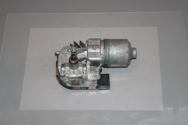 Skoda Octavia Wiper Motor Front (2011) genuine OEM used part - CarBreakers.ie