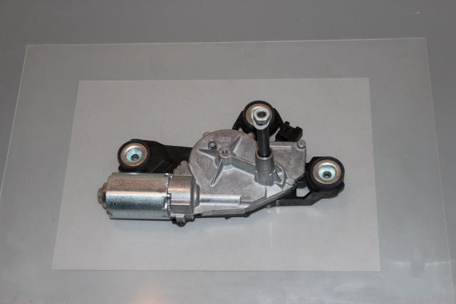 Ford Focus Wiper Motor Rear (2016) genuine OEM used part - CarBreakers.ie