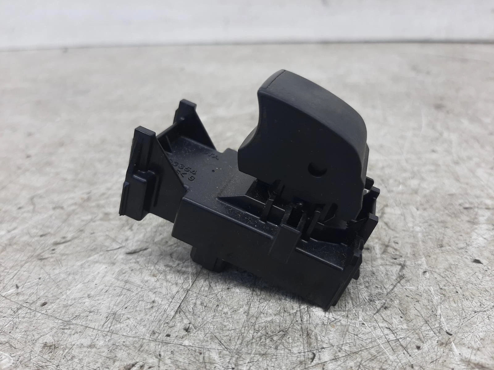 Toyota Yaris Mk4 (XP210) Rear Right Window Switch 