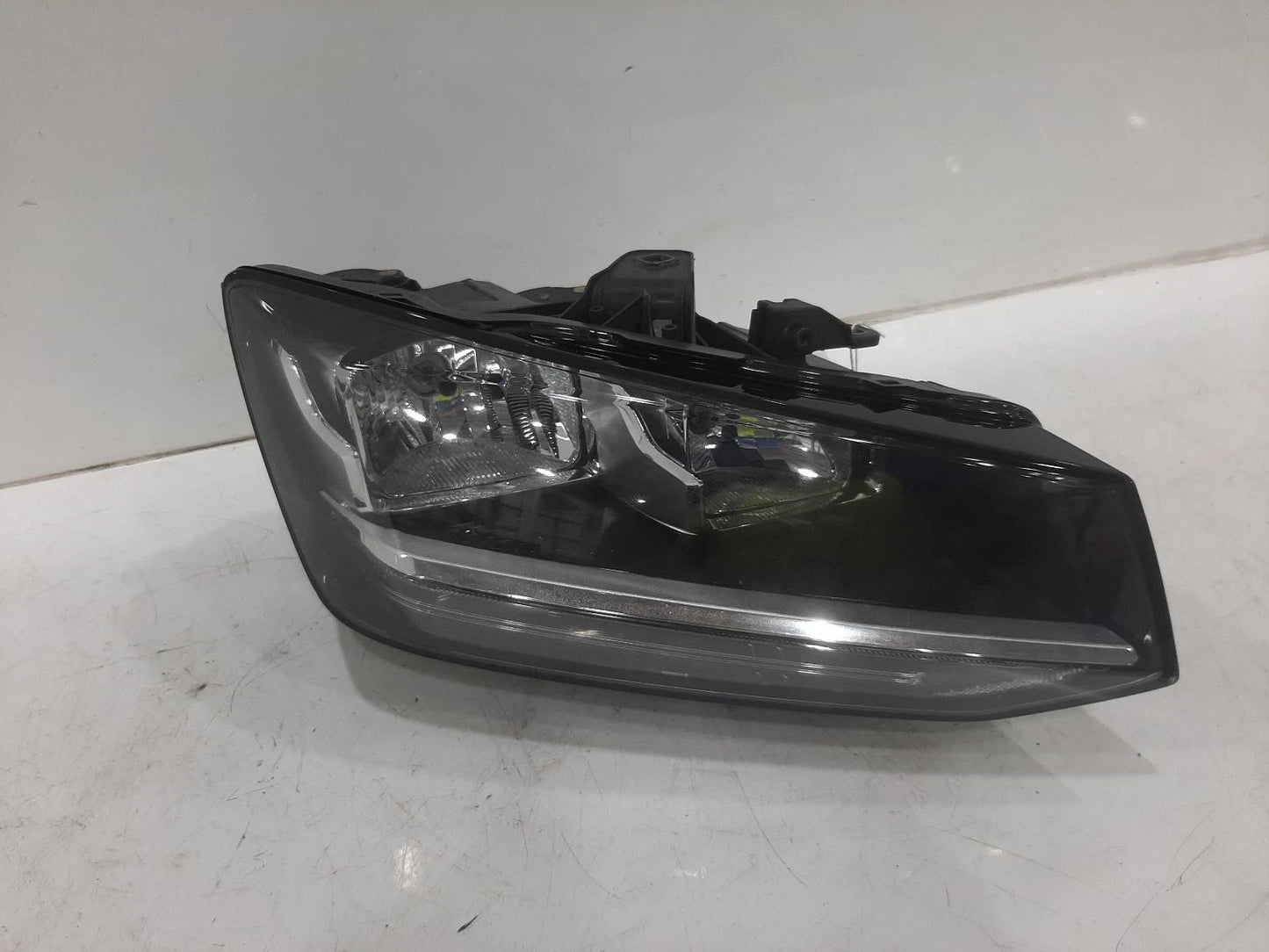 Audi Q2 Mk1 O/S Drivers Right Front Halogen Headlight Headlamp 9008363181A 