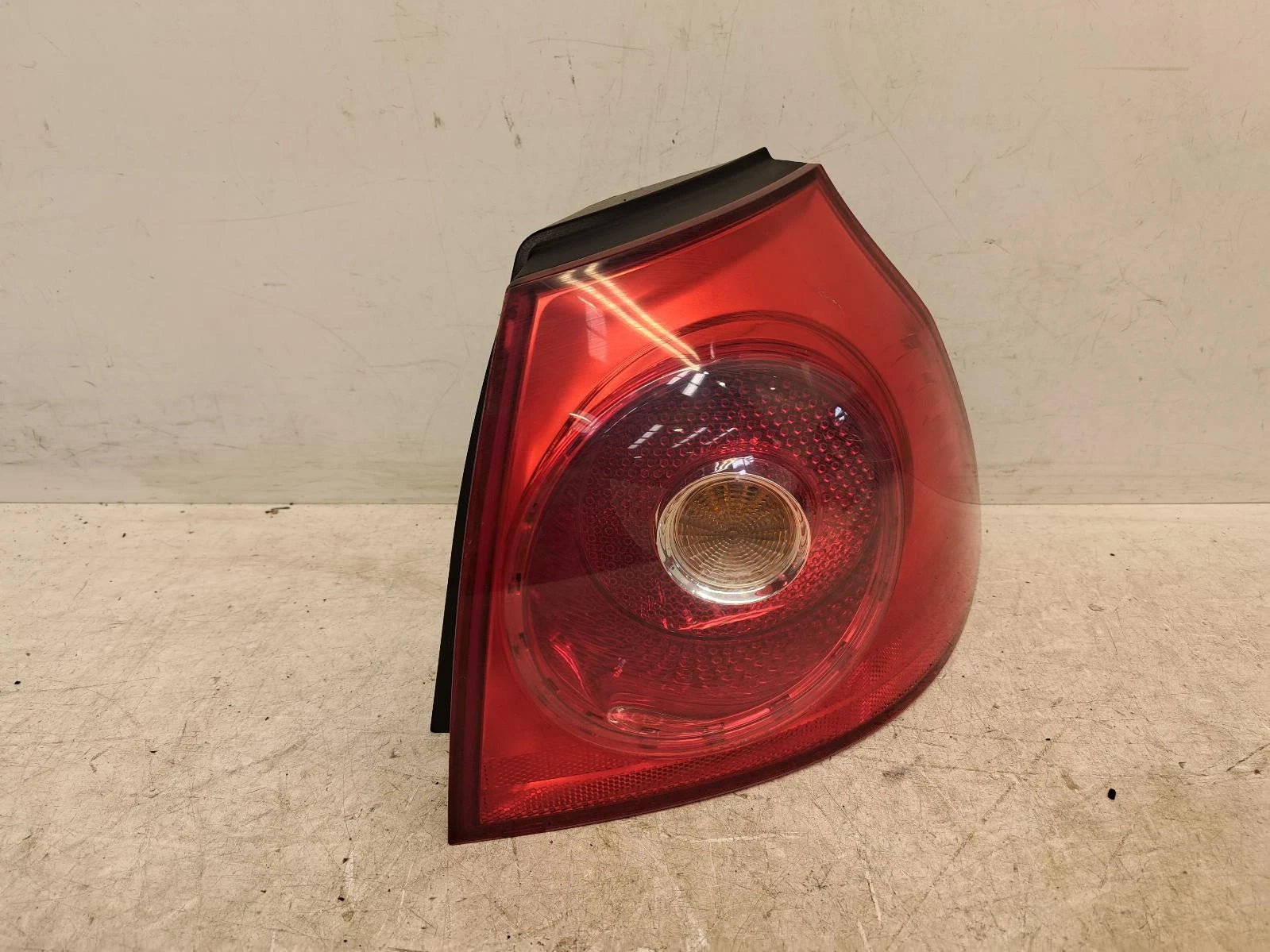 Volkswagen Golf Mk5 N/S Passengers Left Rear Outer Taillight Tail Light 
