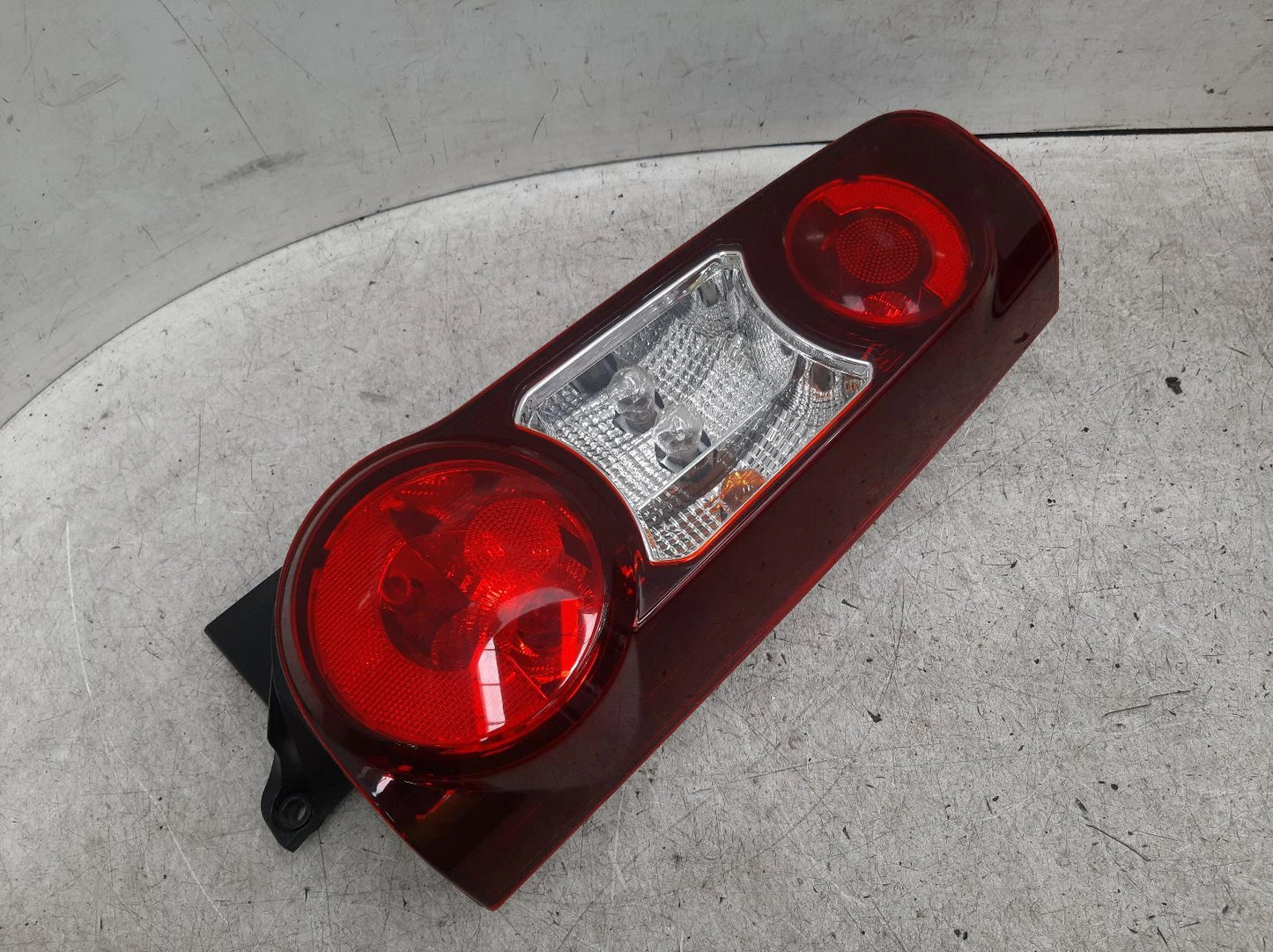 Peugeot Partner Mk2 O/S Drivers Right Rear Bulb Taillight Tail Light 