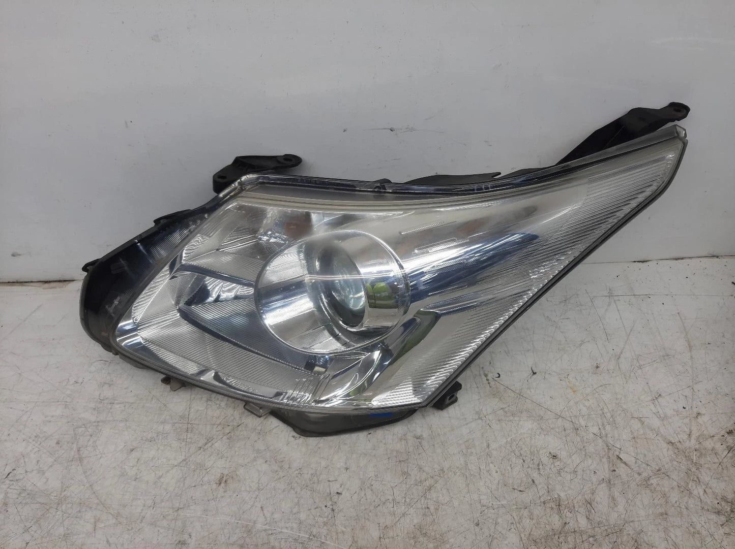 Toyota Avensis Mk3 (T270) RHD N/S Passengers Left Front Headlight Headlamp 