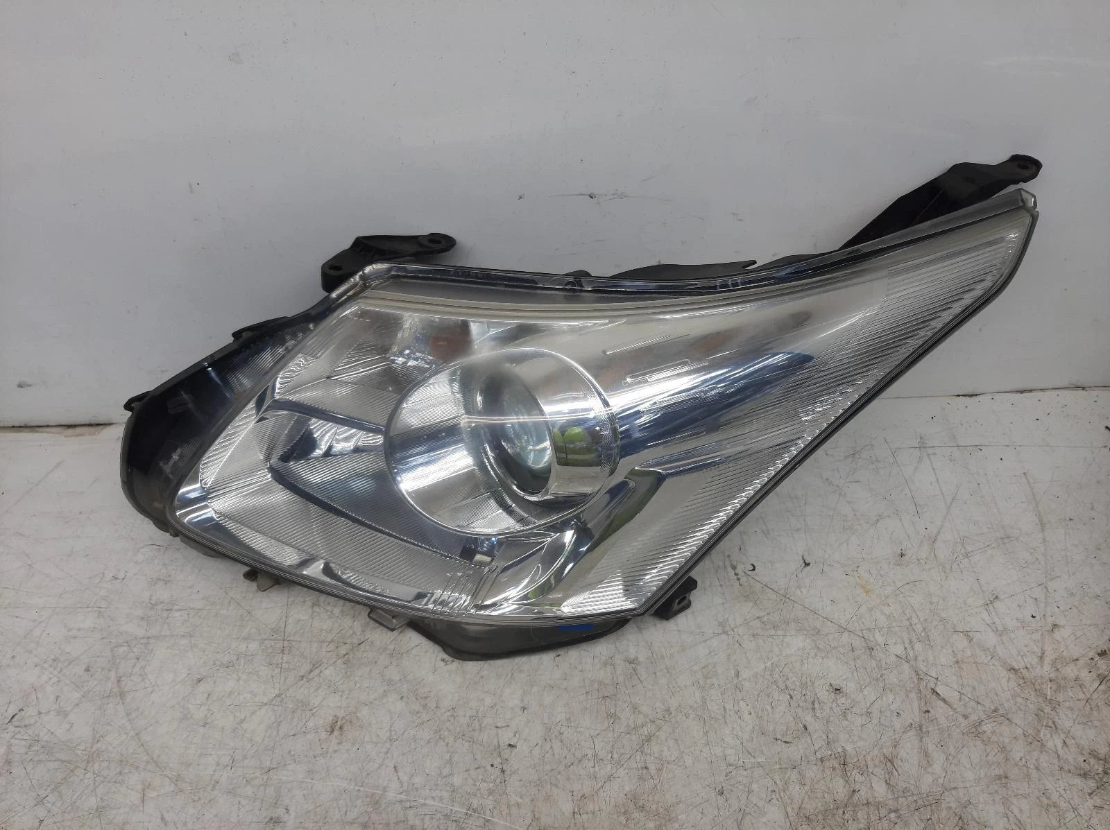 Toyota Avensis Mk3 (T270) RHD N/S Passengers Left Front Headlight Headlamp 
