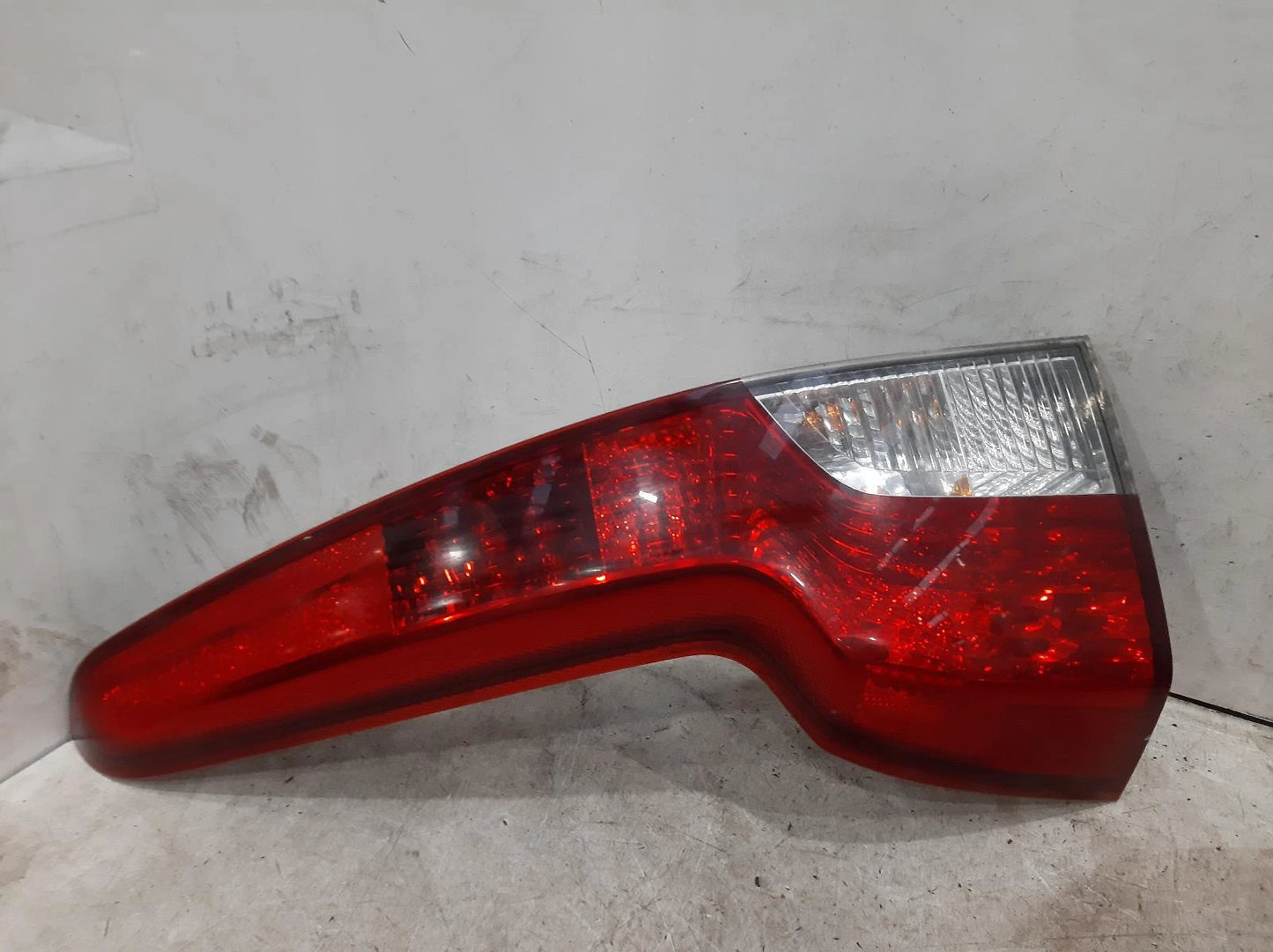 Volvo V50 Passengers Left Rear Bulb Taillight 