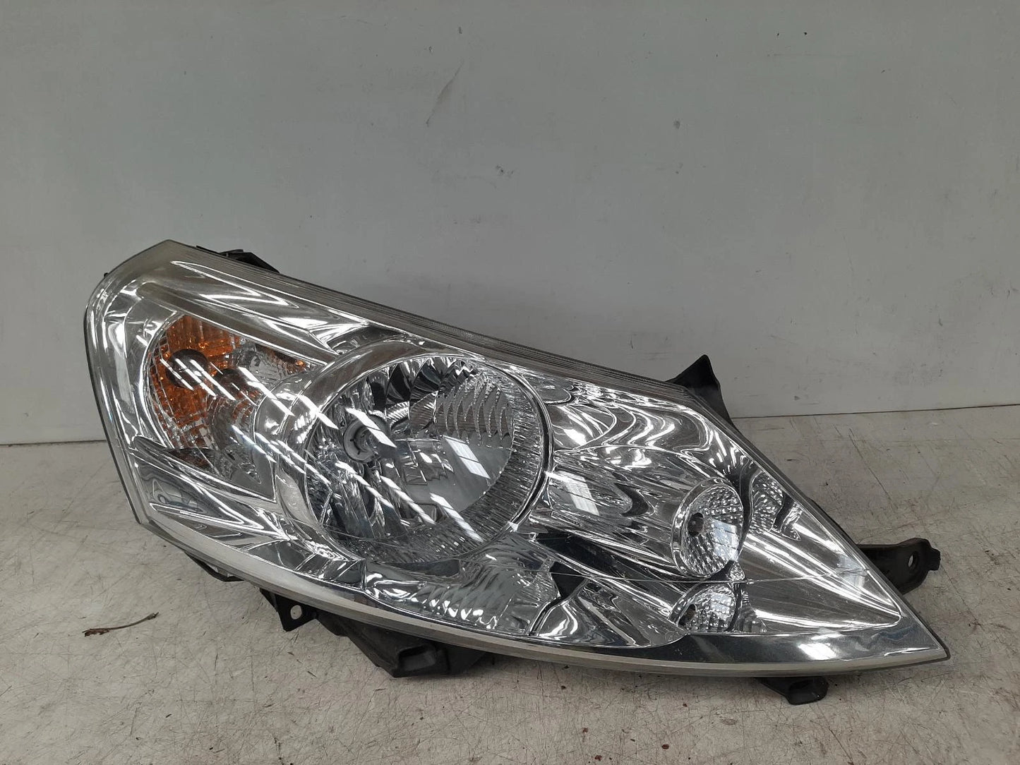 Peugeot Expert Drivers Right Front Halogen Headlight Headlamp 