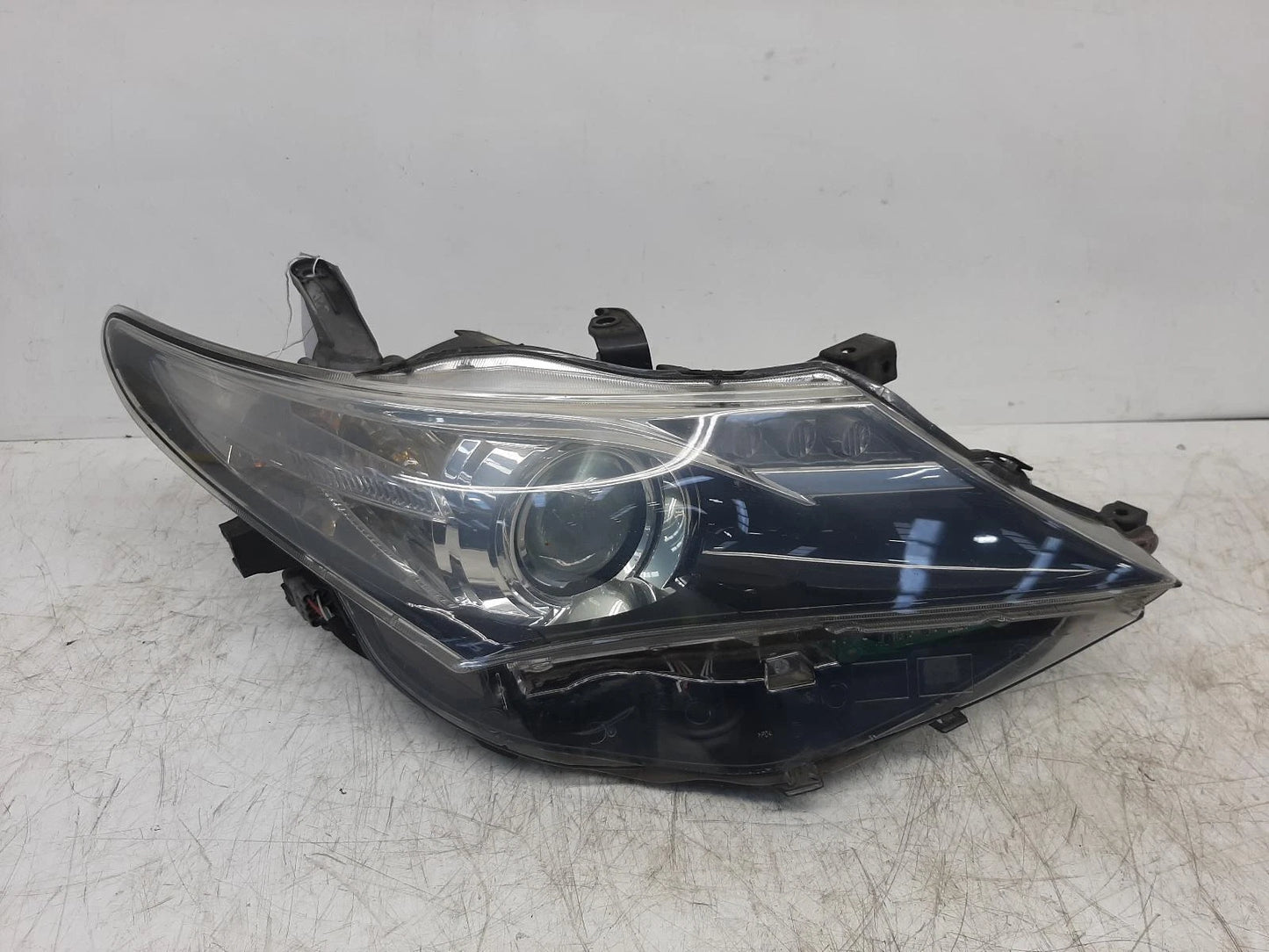Toyota Auris Mk2 (E180) O/S Drivers Right Front Halogen Headlight Headlamp 