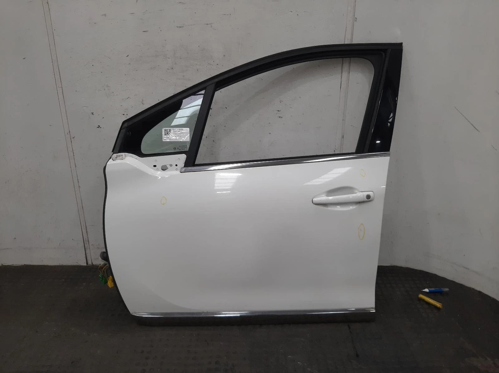 Peugeot 2008 Mk1 White N/S Passengers Left Front Door 