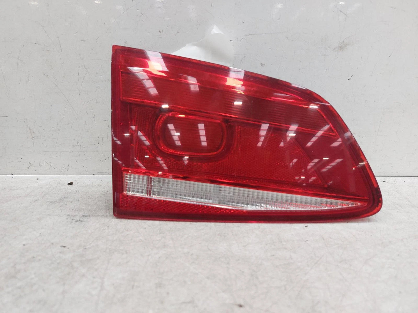 Volkswagen Passat B7 Passengers Left Rear Inner Taillight Tail Light 