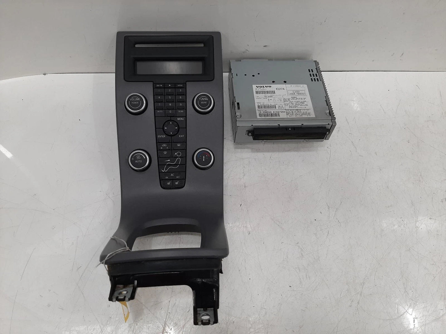 Volvo C30 Mk1 OEM Radio/CD/Stereo Head Unit No Code Available 