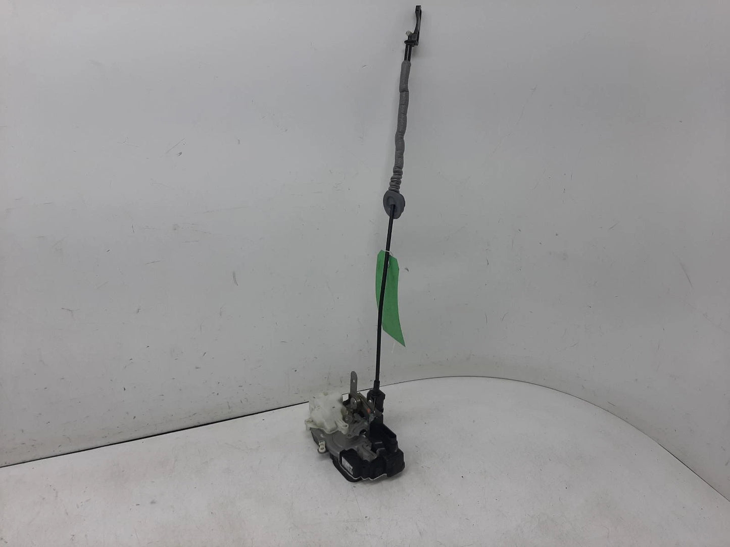 Volvo V40 Front NS LEFT Door Lock Assembly 