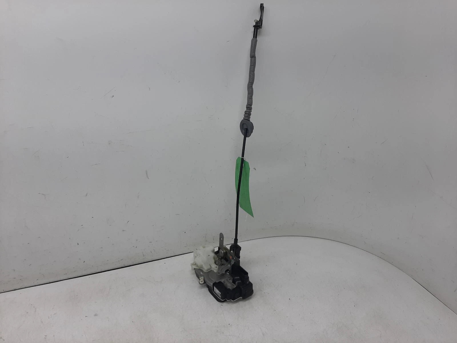 Volvo V40 Front NS LEFT Door Lock Assembly 