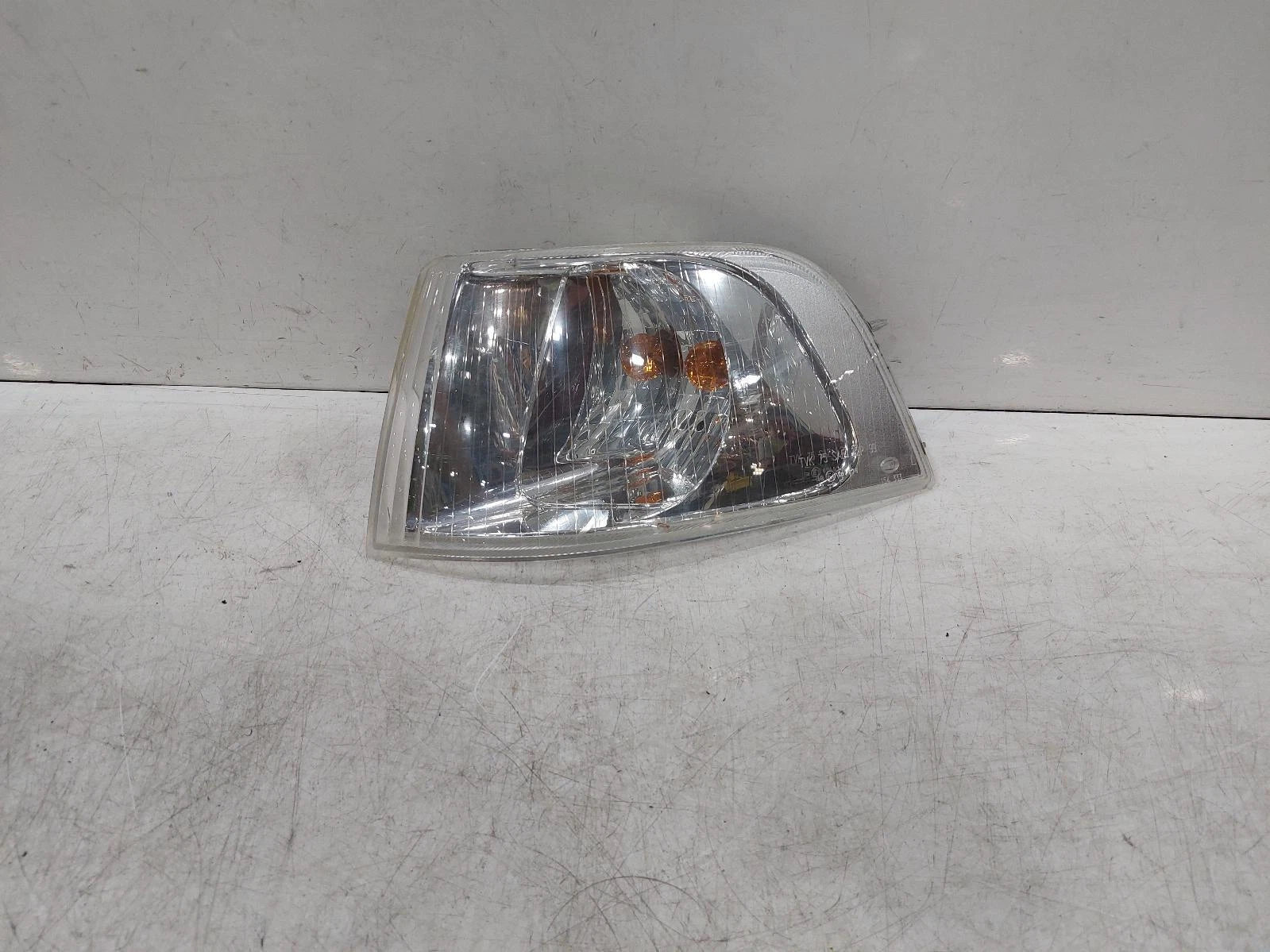 Volvo V40 Mk1 O/S Drivers Right Front Corner Halogen Headlight Headlamp 