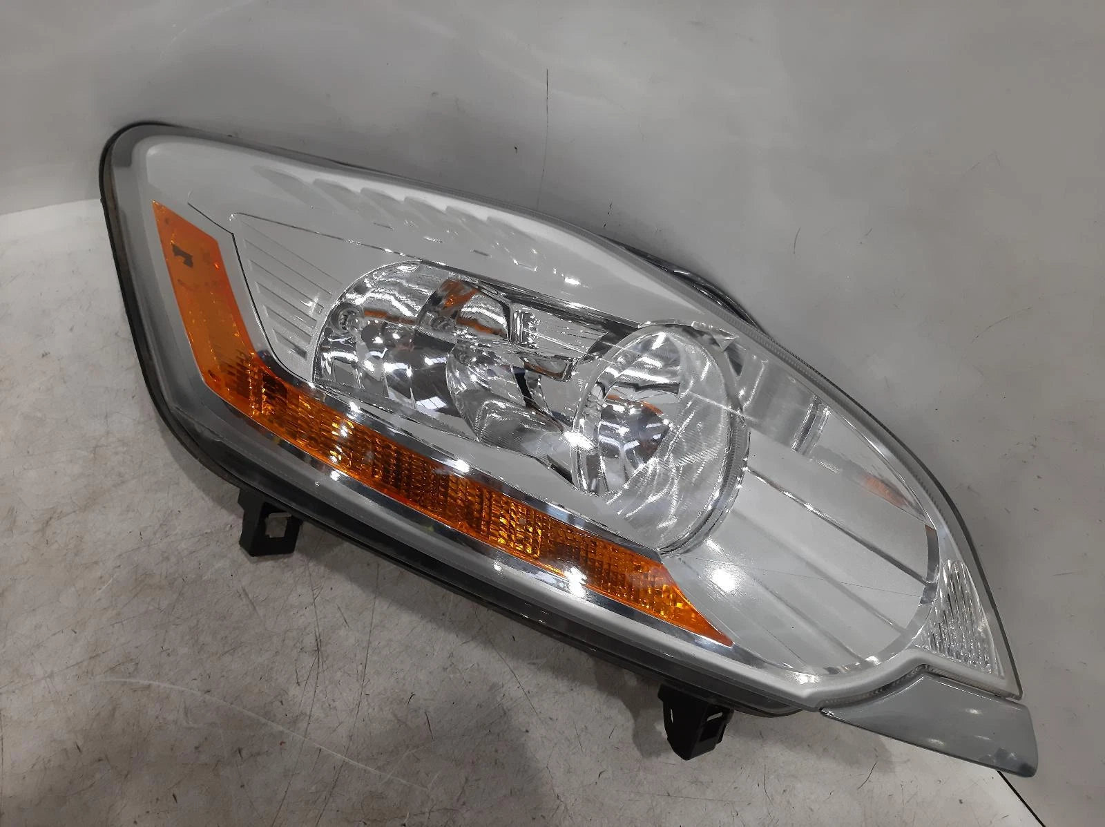 Ford Kuga Mk1 O/S Drivers Right Front Headlight Headlamp 