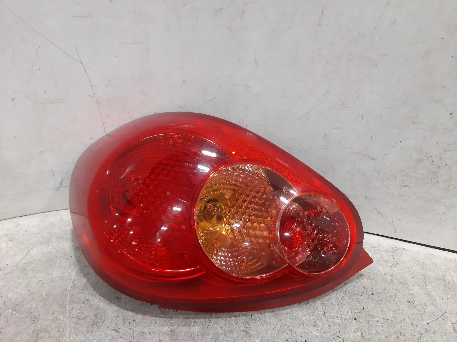 Toyota Aygo Mk1 O/S Drivers Right Rear Bulb Taillight 