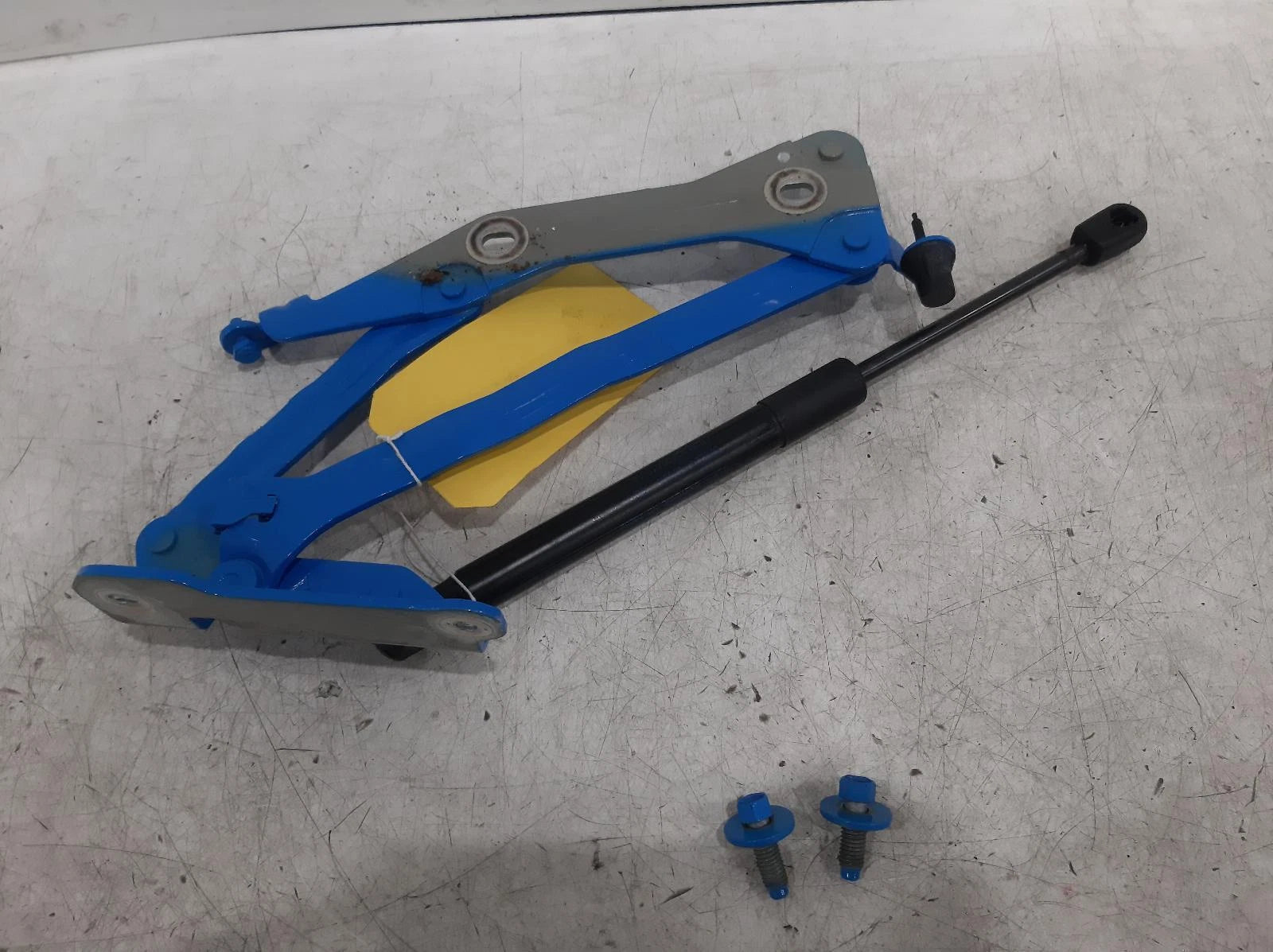 Ford Mustang Mk6 N/S LEFT BOOTLID HINGE 