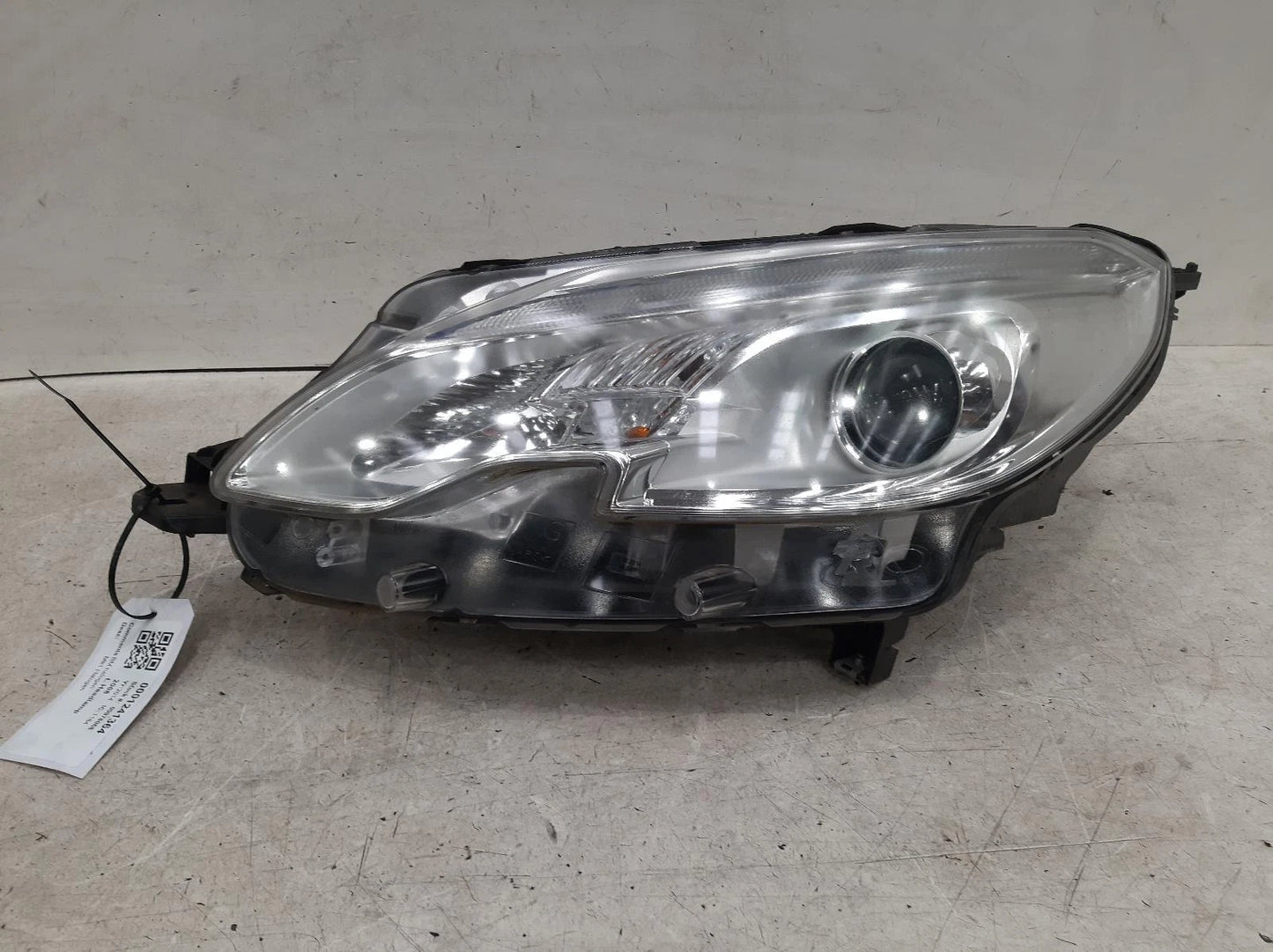 Peugeot 2008 Mk1 N/S Passengers Left Front Headlight Headlamp 