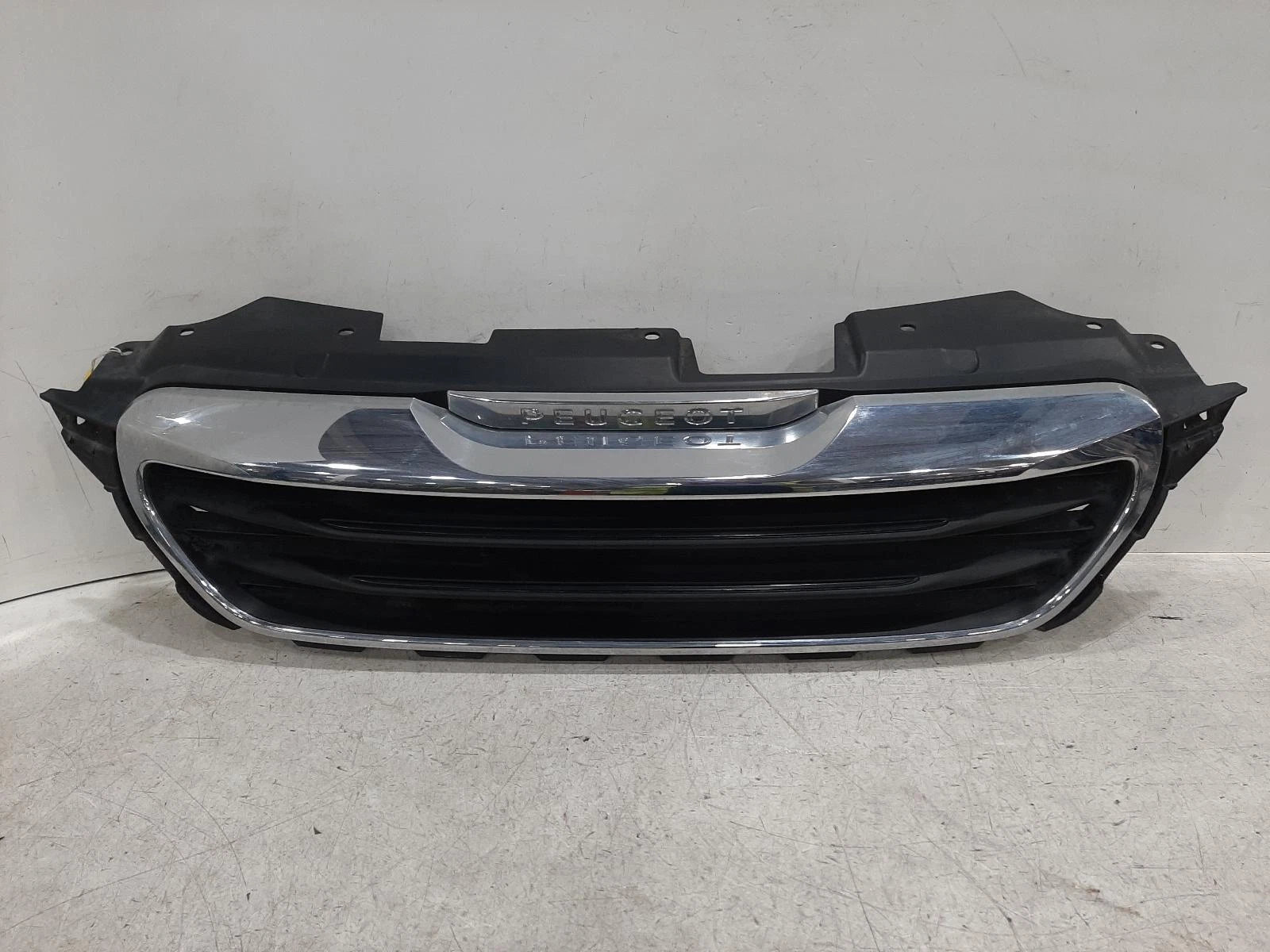 Peugeot 108 Mk1 Front Centre Grille Grill 