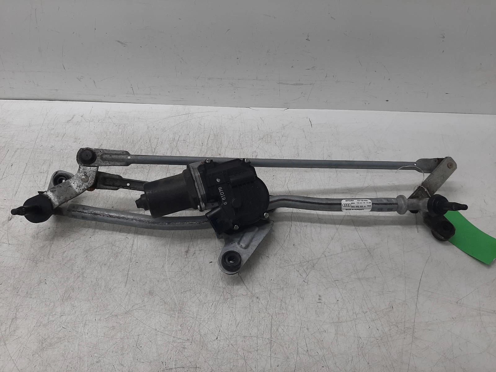 Audi Audi TT Valeo Front Wiper Motor With Linkage 8S2955023B 