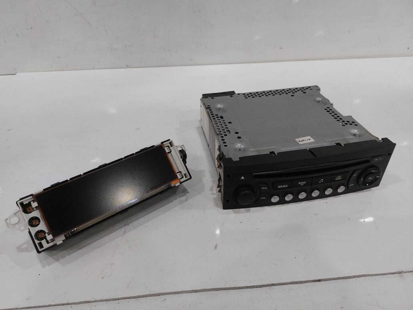 Peugeot Expert Mk2 OEM Radio/CD/Stereo Head Unit No Code Available 