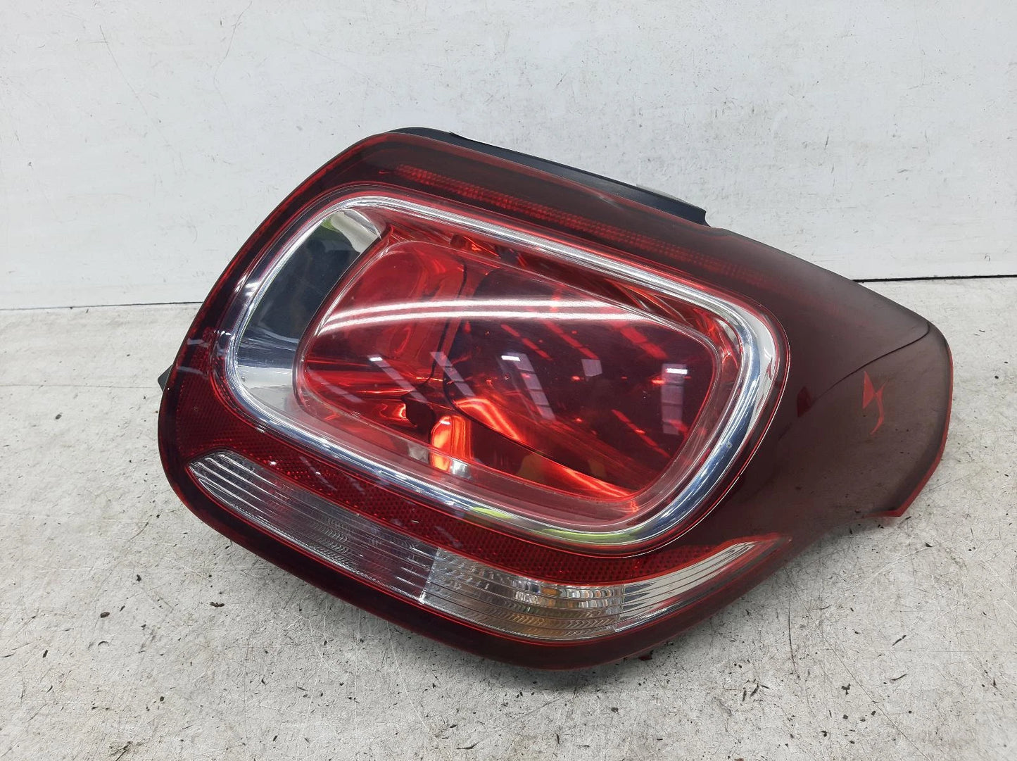 Citroen Ds3 Mk1 O/S Drivers Right Rear Taillight Tail Light 