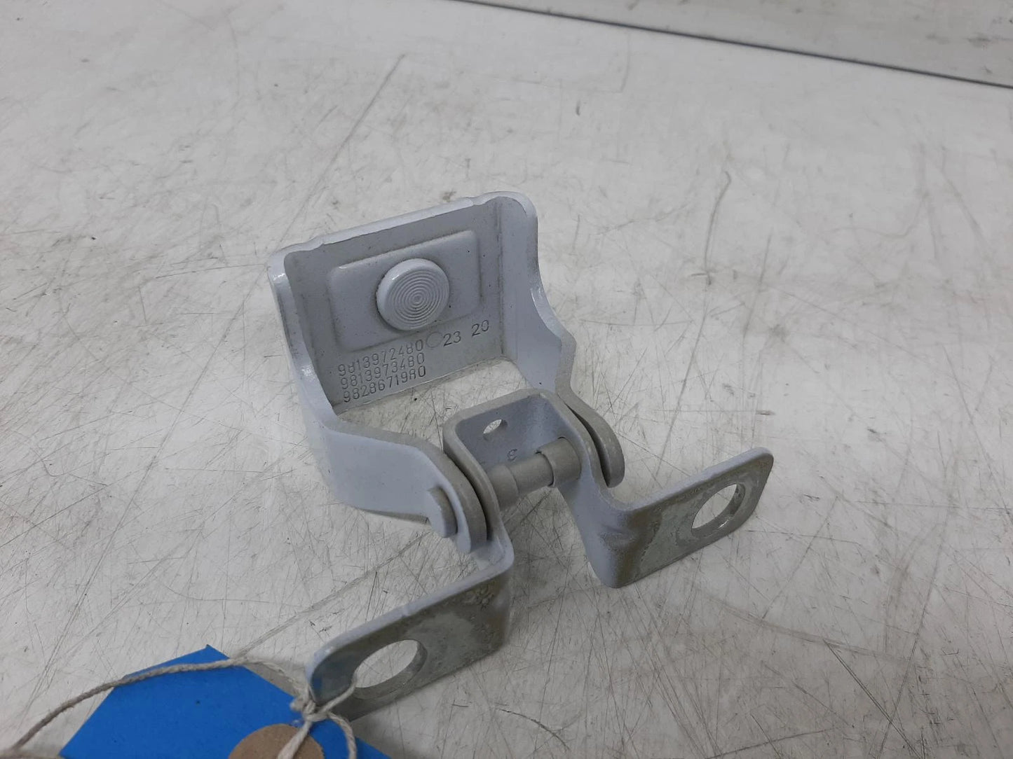 Peugeot 2008 Mk2 Tailgate Hinge 9813972480 