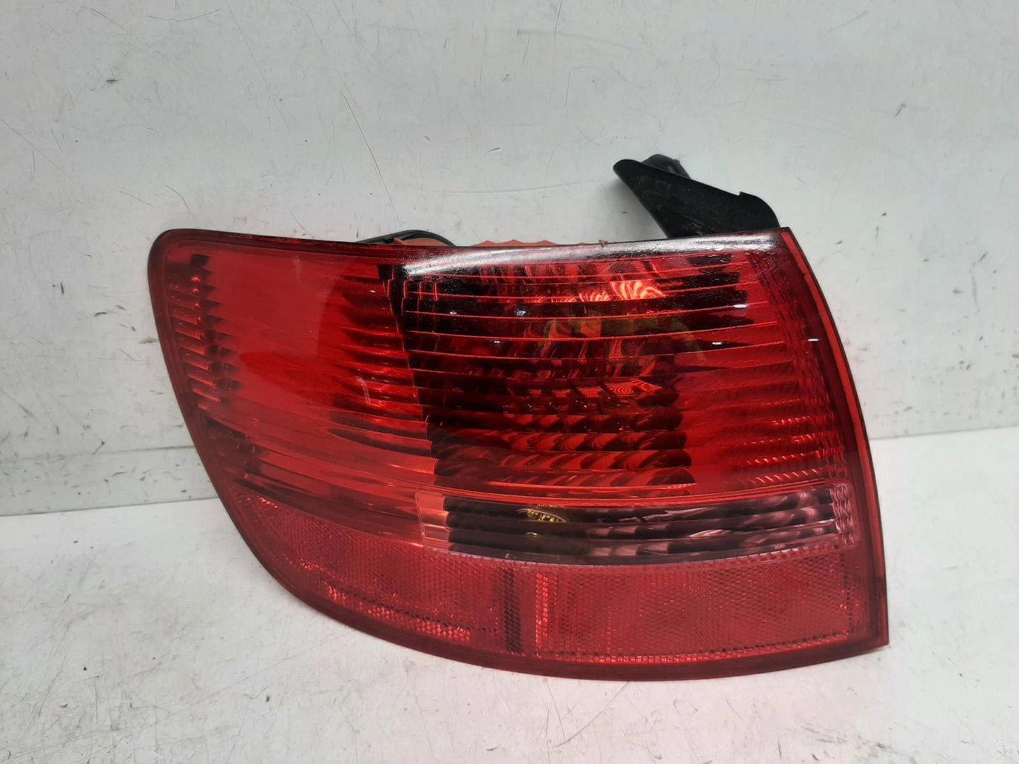 Audi A6 Mk3 (C6) N/S Passengers Left Rear Outer Taillight Tail Light 