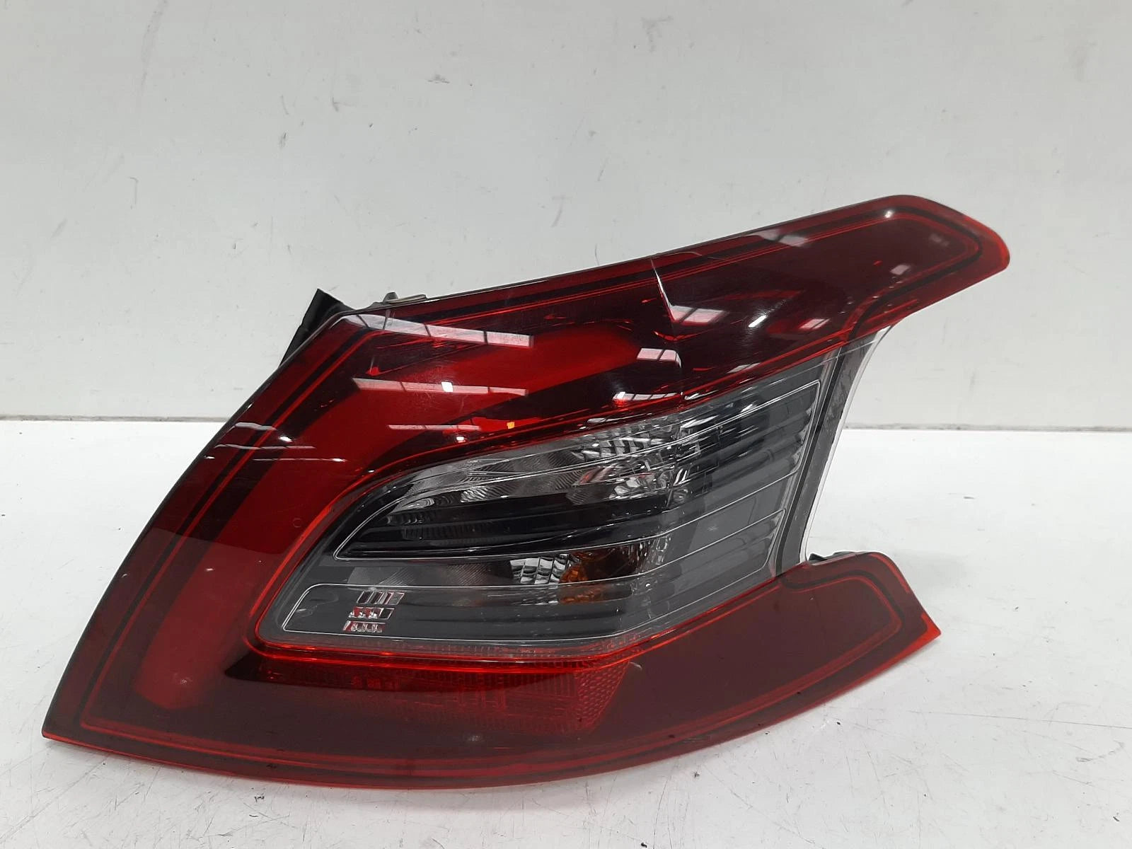 Peugeot 308 Mk2 (T9) Outer O/S Right Rear Taillight Tail Light 