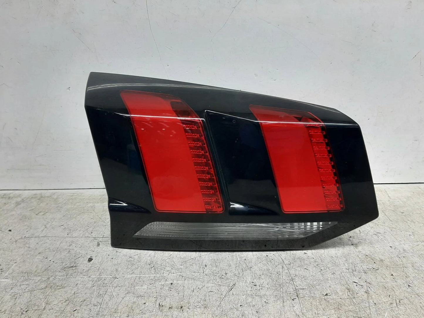Peugeot 5008 Mk2 N/S Passengers Left Rear Inner Taillight Tail Light 