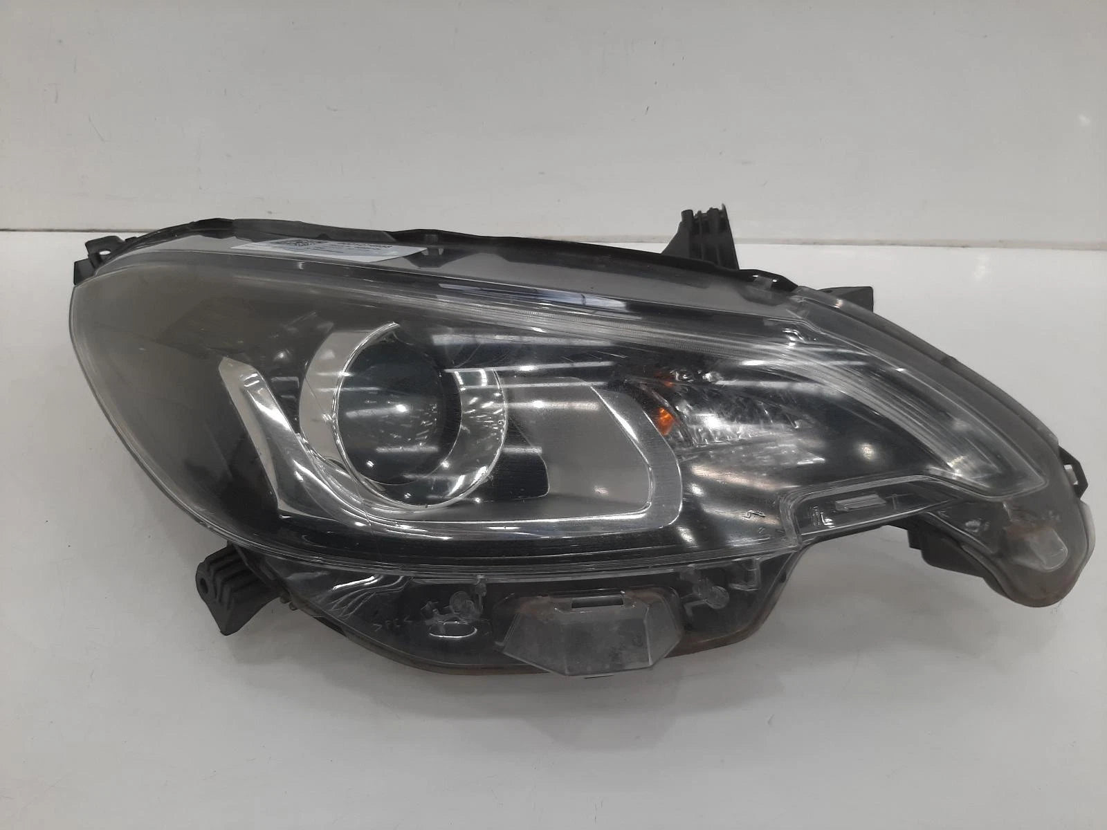 Peugeot 108 Mk1 O/S Drivers Right Front Halogen Headlight Headlamp 90026269 