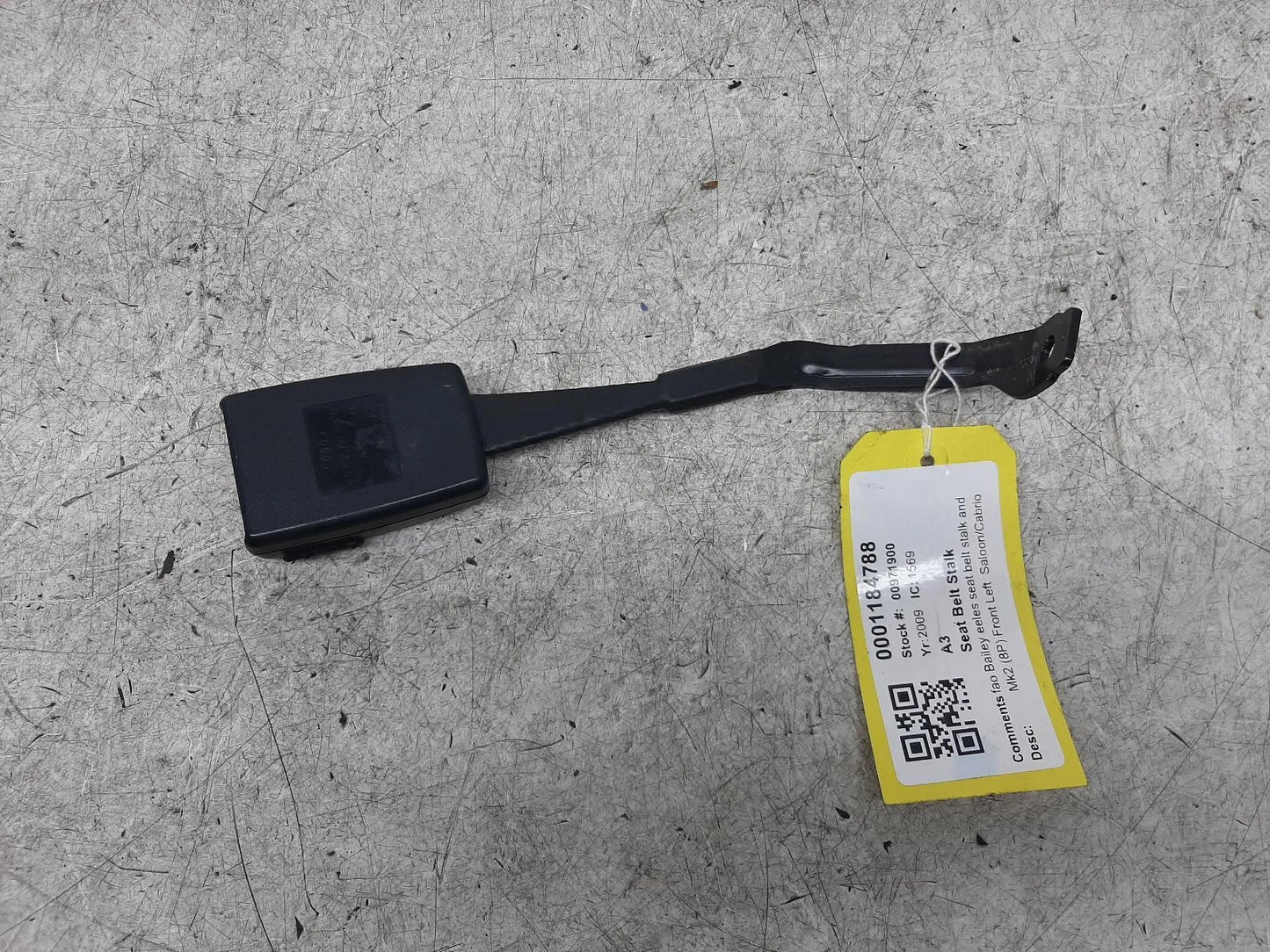 Audi A3 Mk2 (8P) Front Left Seat Belt Stalk and Buckle 