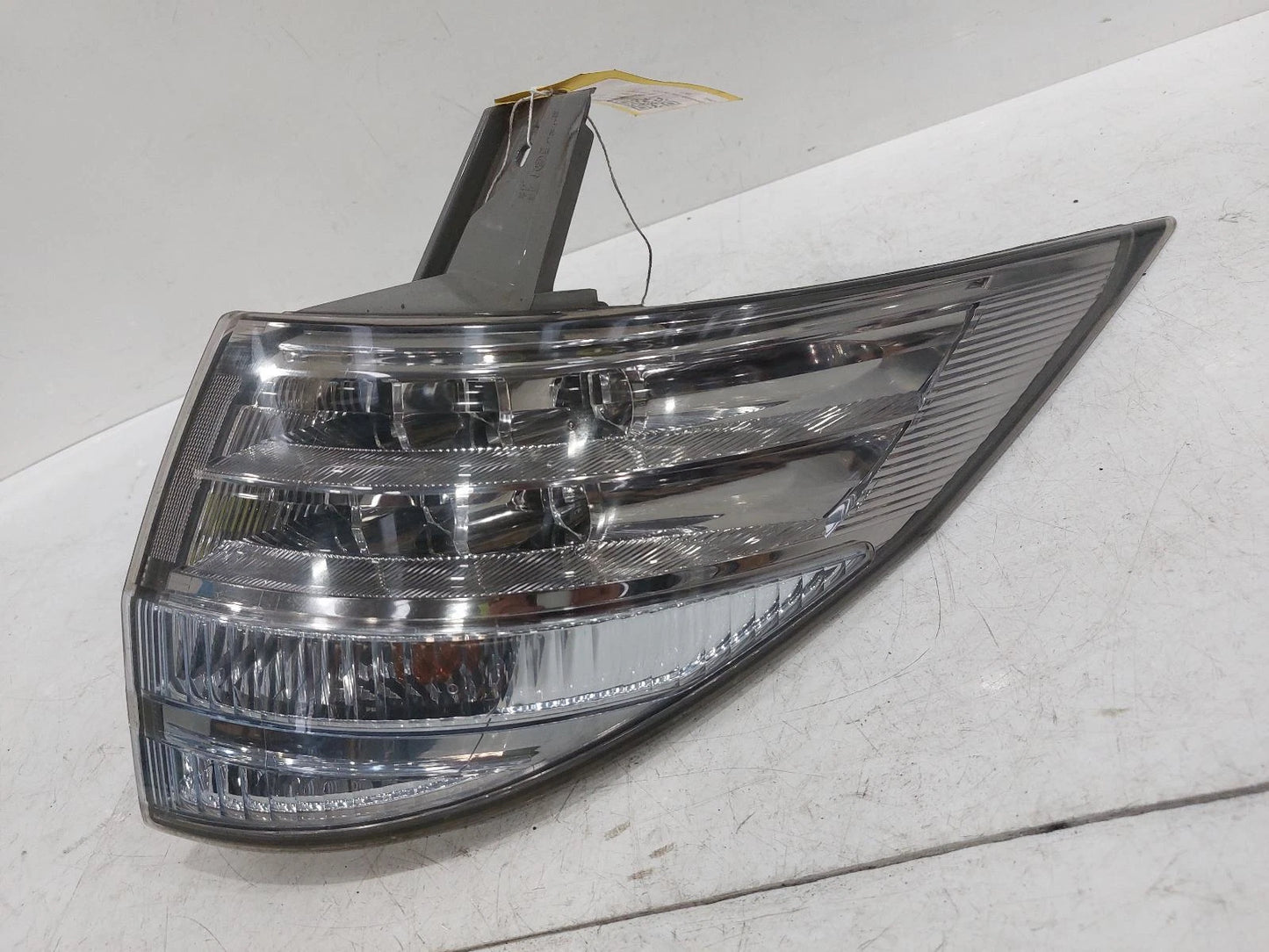Toyota Estima Drivers Right Rear Taillight Tail Light 