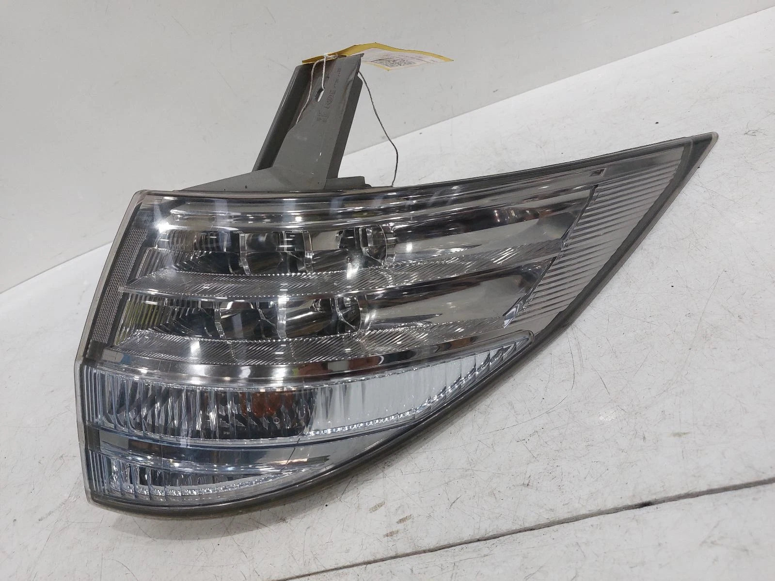 Toyota Estima Drivers Right Rear Taillight Tail Light 