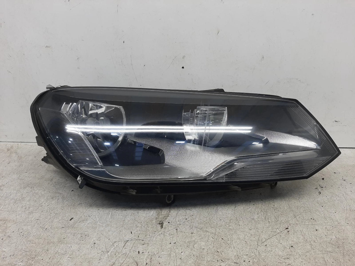 Volkswagen Touareg Mk2 O/S Drivers Right Front Halogen Headlight Headlamp 