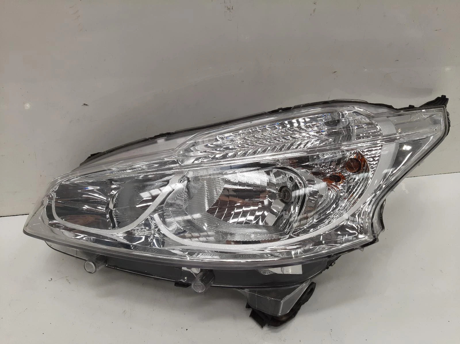Peugeot 208 Mk1 N/S Passengers Left Front Headlight Headlamp 