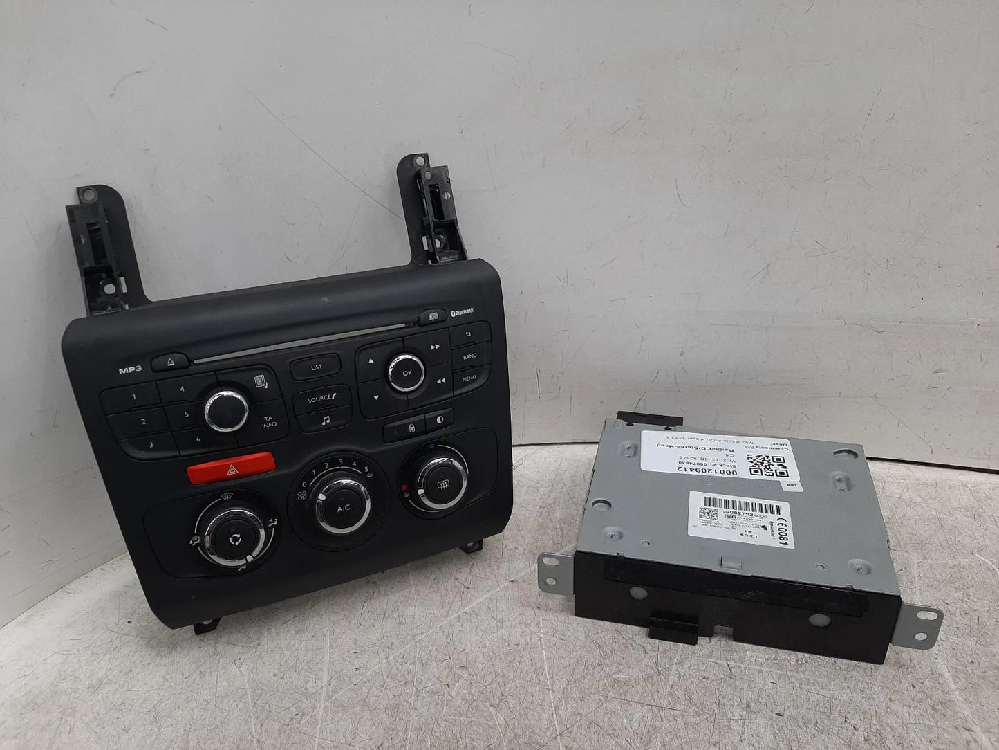 Citroen C4 Mk2 OEM Radio/CD/Stereo Head Unit No Code Available 