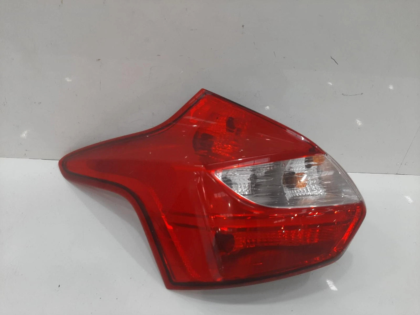 Ford Focus Mk3 N/S Passengers Left Rear Bulb Type Taillight Tail Light 