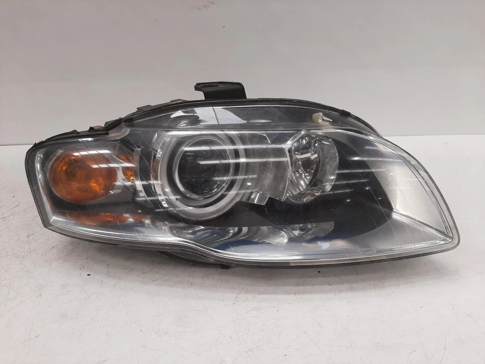 Audi A4 Mk3 (B7) O/S Drivers Right Front Headlight Headlamp 