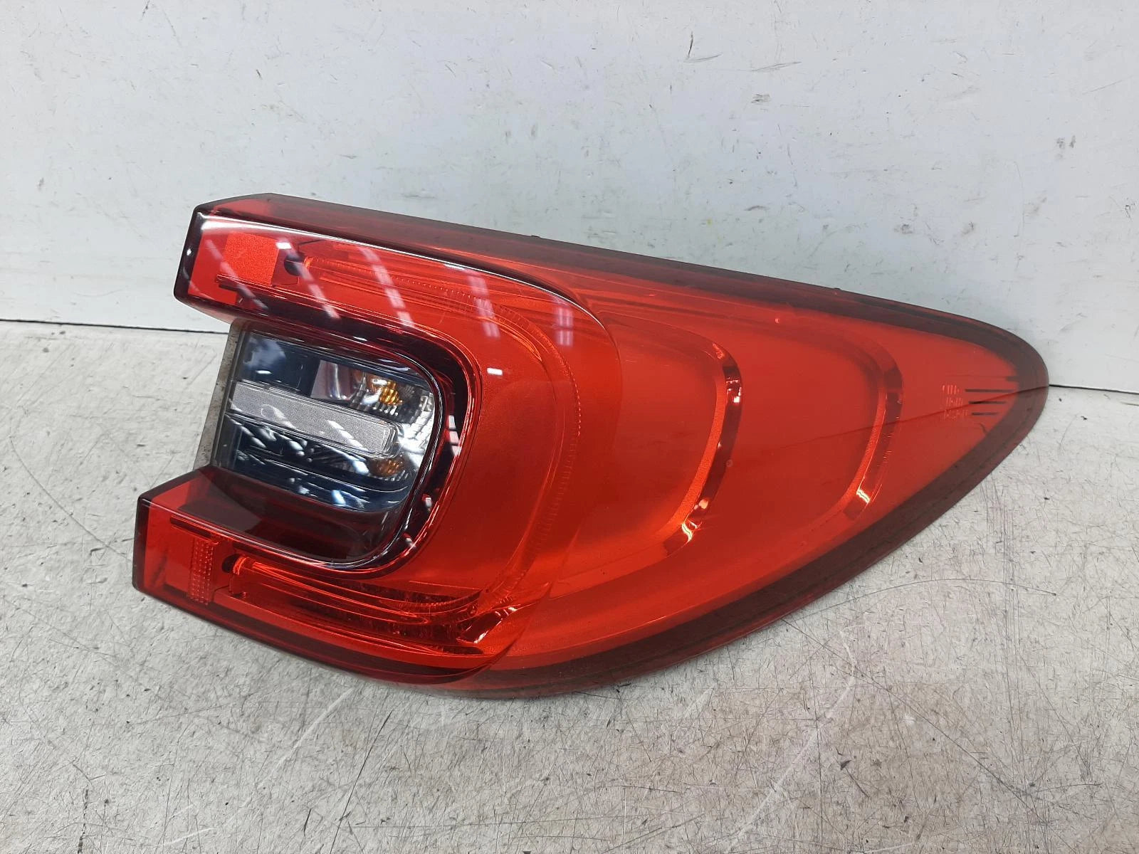 Renault Kadjar Mk1 O/S Right Rear Outer Led Taillight Tail Light 265508701R 