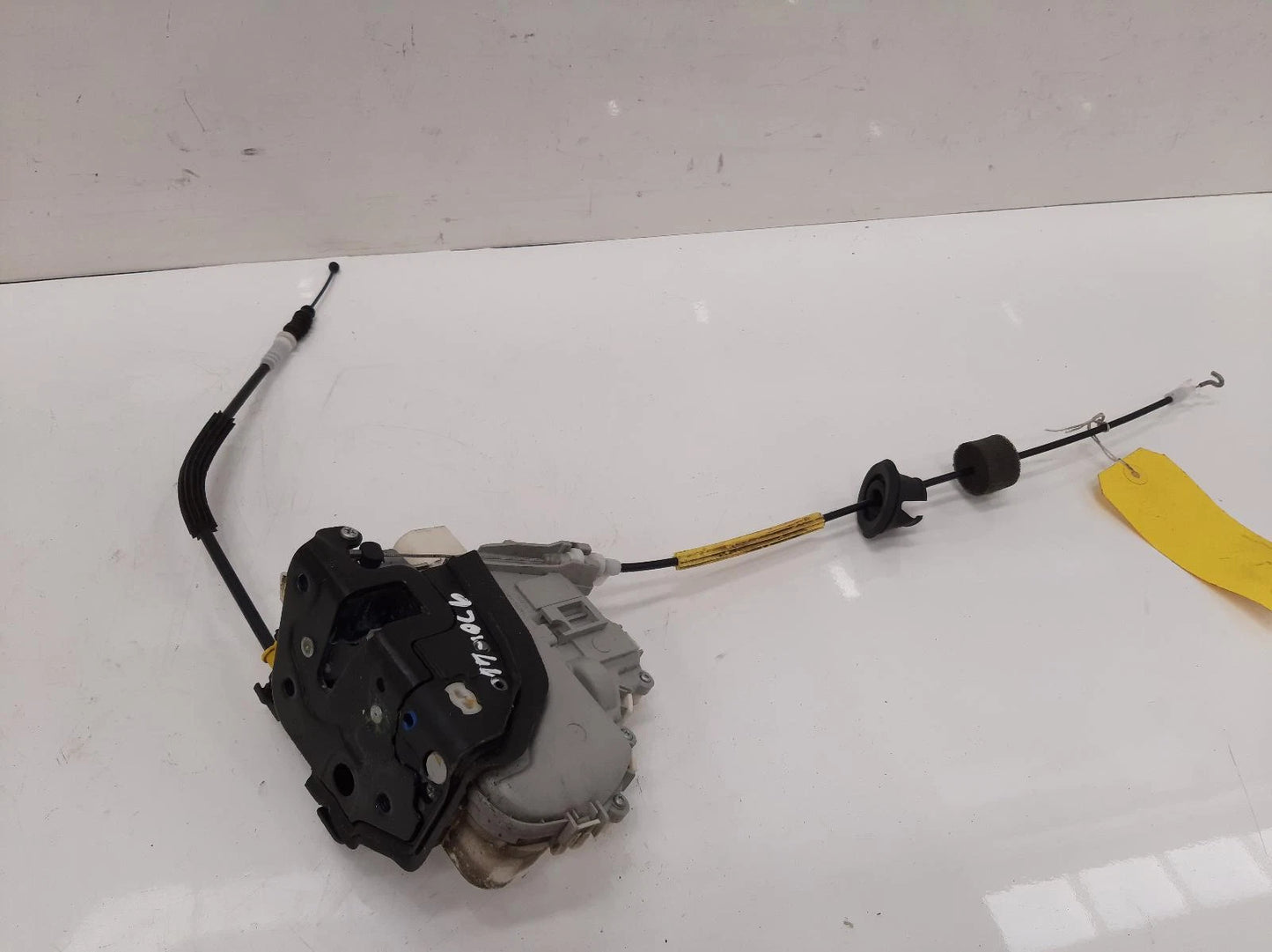 Audi Q5 Mk1 Right Front Door Lock Assembly with Keyless Entry 