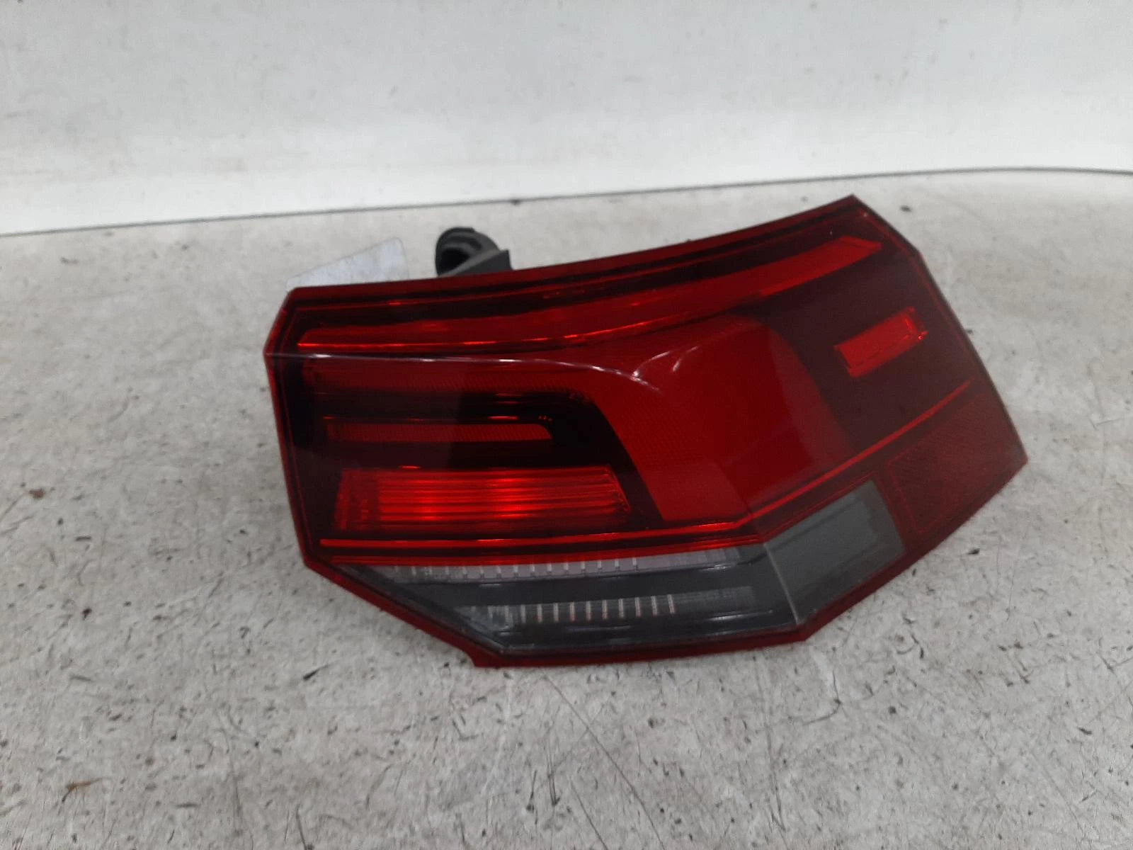 Volkswagen Golf Mk8 O/S Drivers Right Rear Taillight Tail Light 