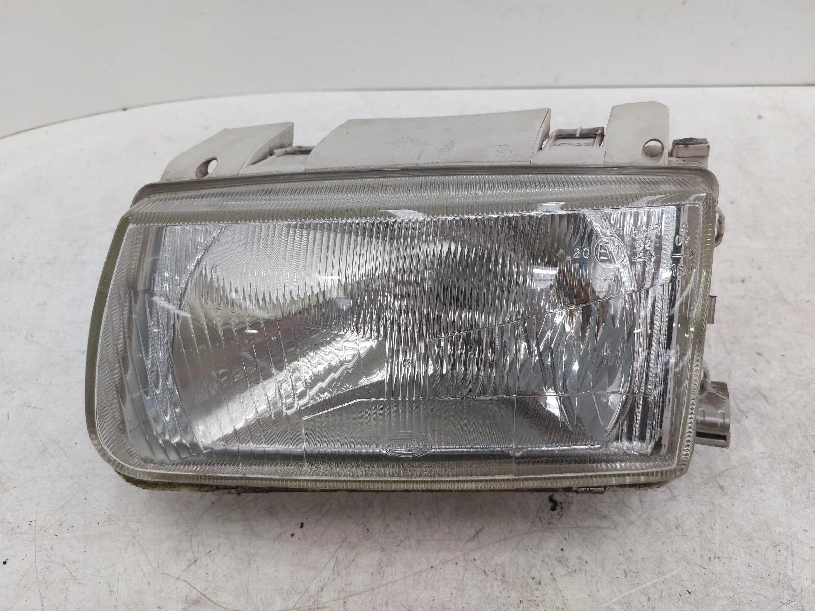 Volkswagen Polo Passengers Left Front Halogen Type Headlight Headlamp 