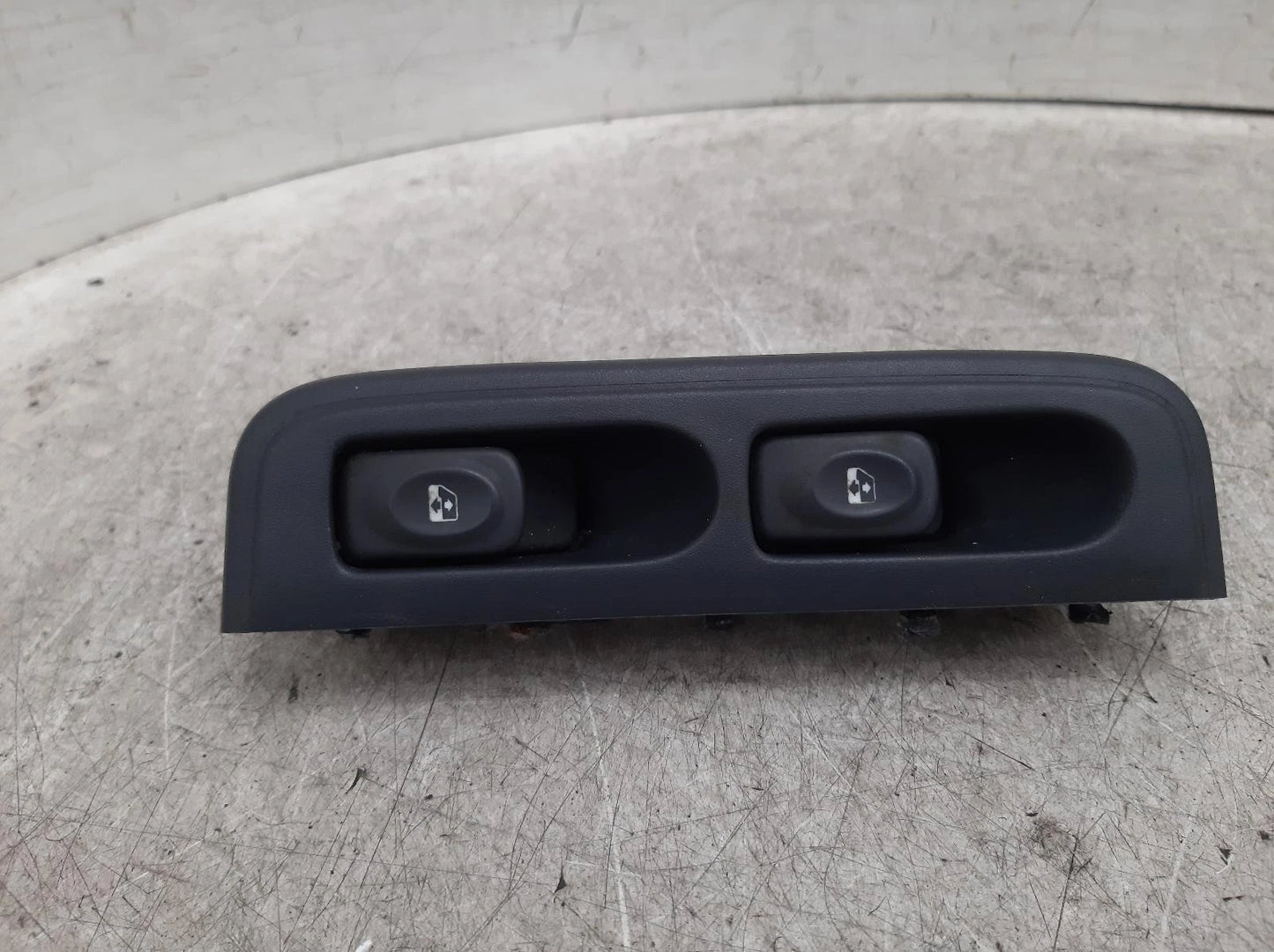 Renault Clio Drivers Right Front Master Window Switch 