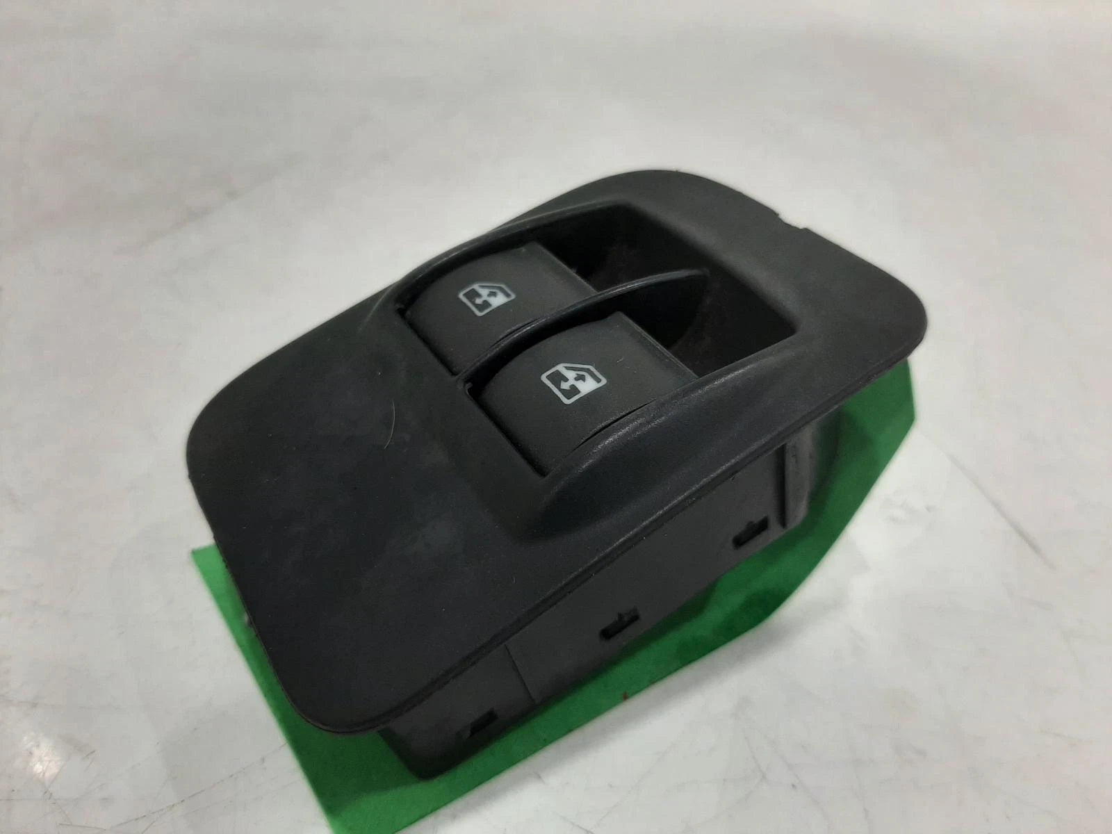 Peugeot Bipper Mk1 Van Front Right Master Window Switch 