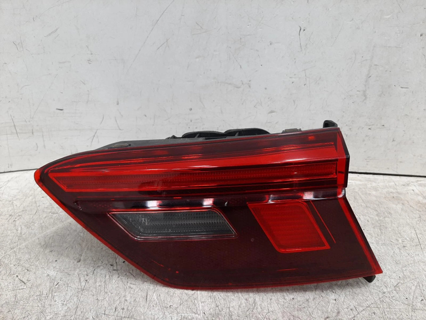 Volkswagen Tiguan Mk2 AD O/S Drivers Right Rear Inner Taillight Tail Light 