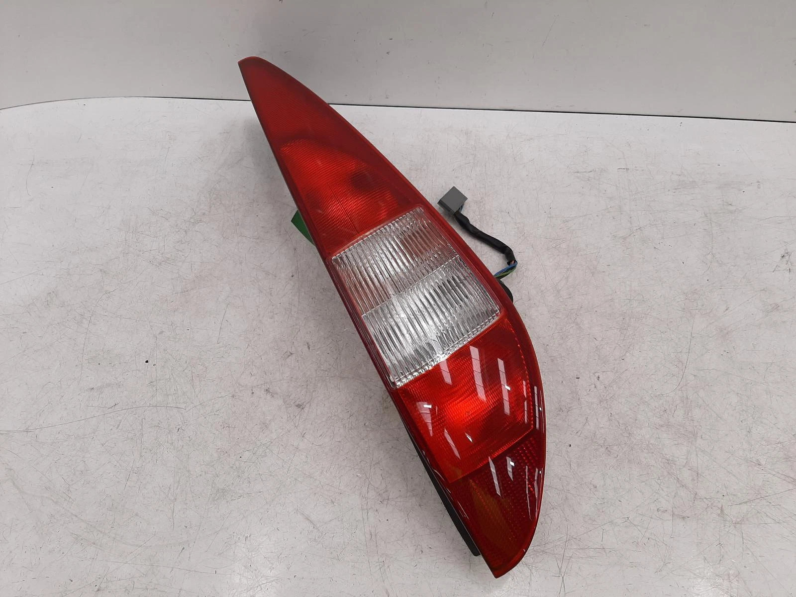 Ford Mondeo Mk3 O/S Drivers Right Rear Taillight Tail Light 