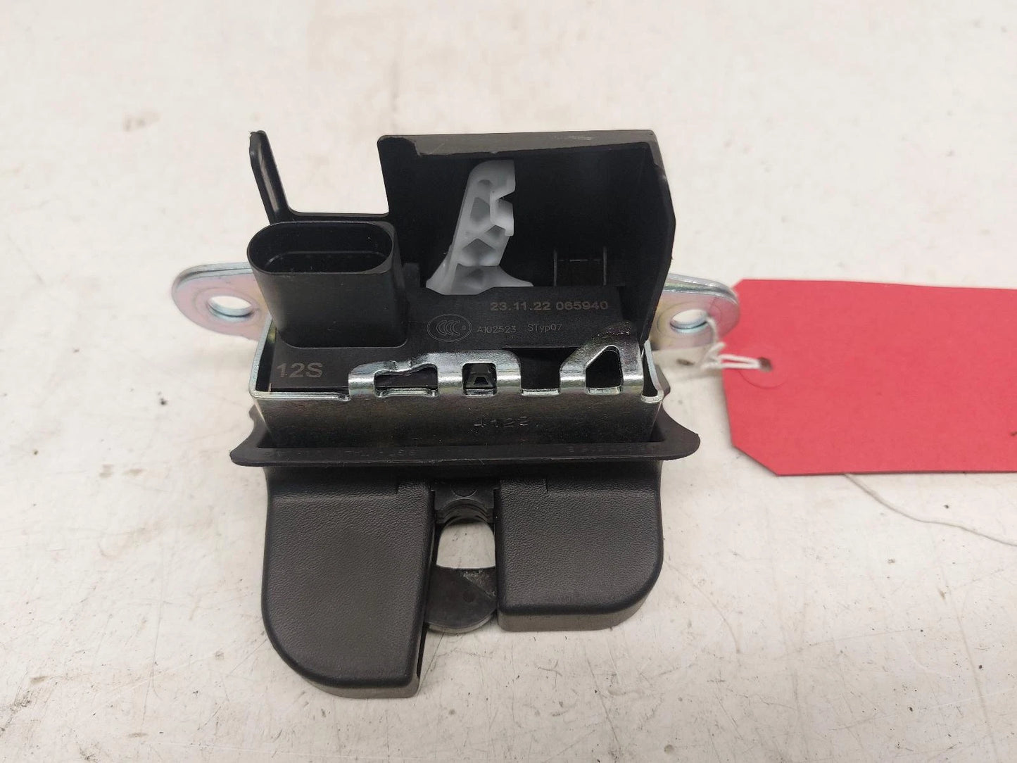 Audi A1 Mk2 (GB) Tailgate Lock Assembly 065940 